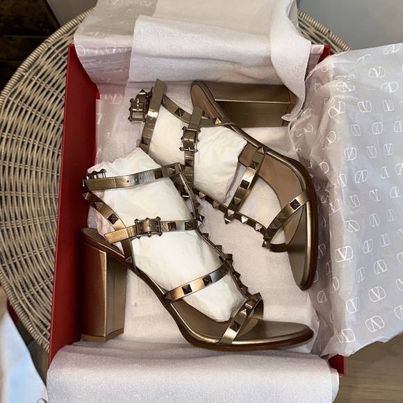 Valentino Garavani Rockstud 90mm Ankle-strap Sandals - Picture 7 of 11